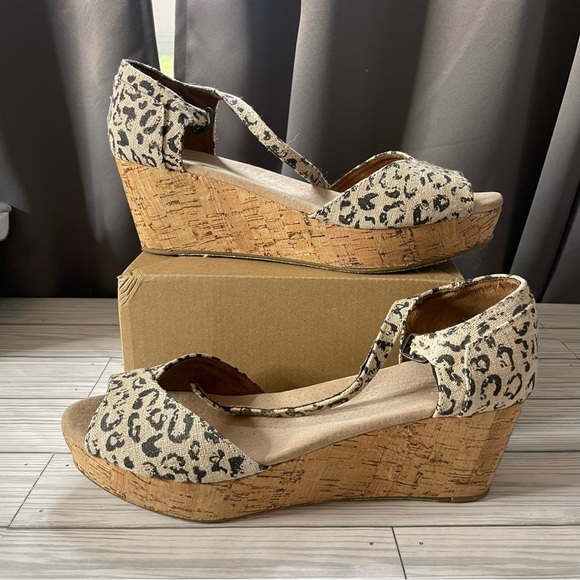 Toms leopard print cork wedge ankle strap sandal size 9 - Picture 2 of 11